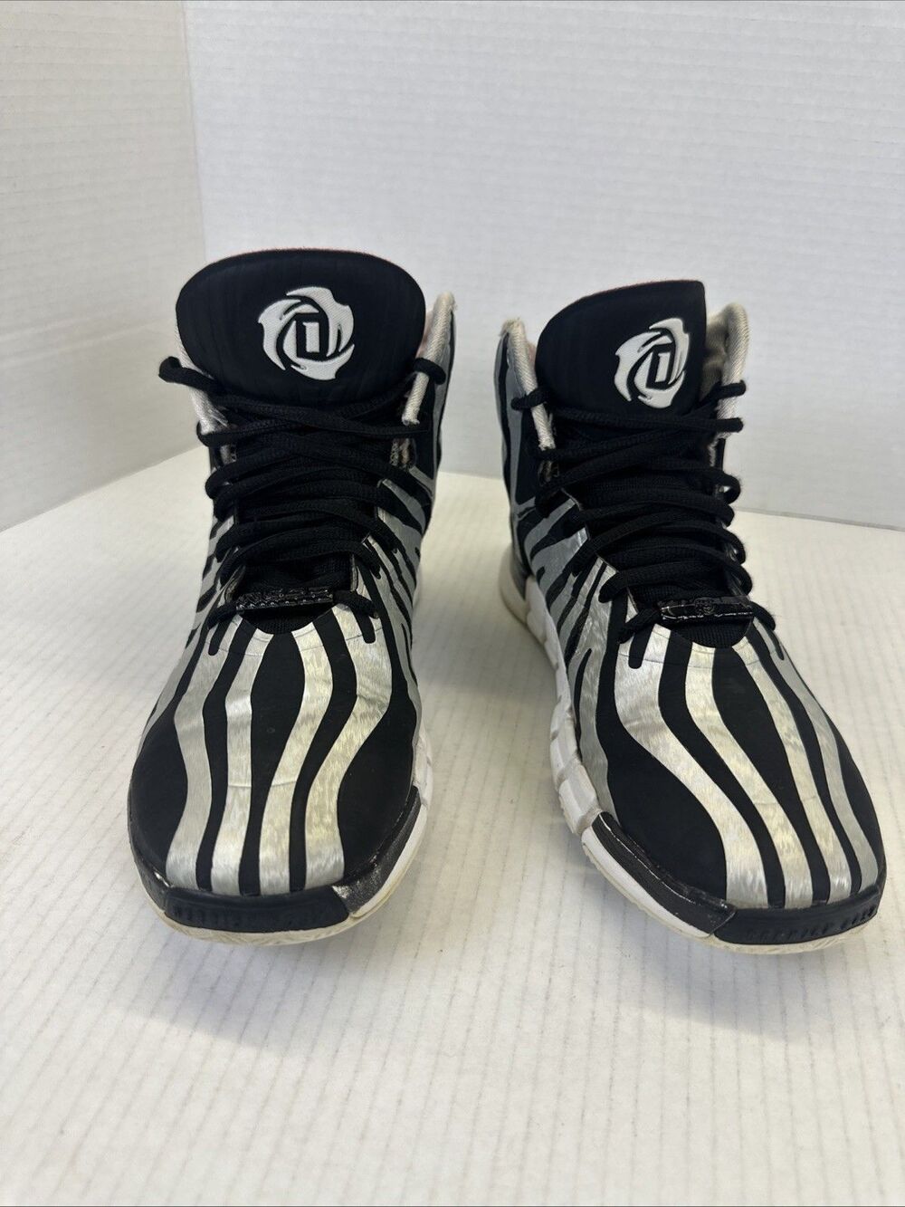 Adidas D Rose 4.5 Basketball Sneaker Size 6 Mens Black/Silver Used No Box - Picture 4 of 10